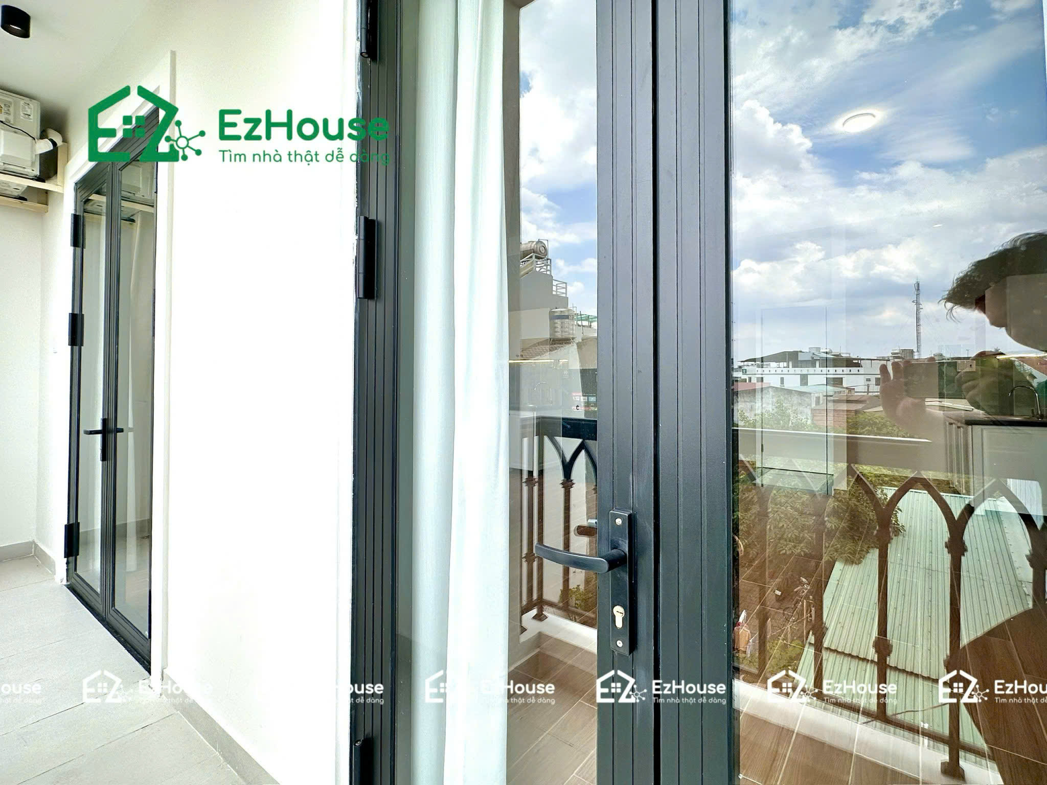 Hình ảnh lối vào căn hộ sau khi được EzHouse bàn giao