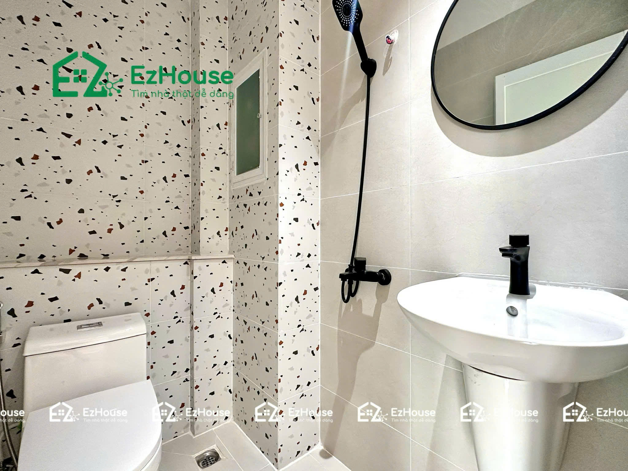 Phòng tắm căn hộ EzHouse sạch sẽvà tiện nghi